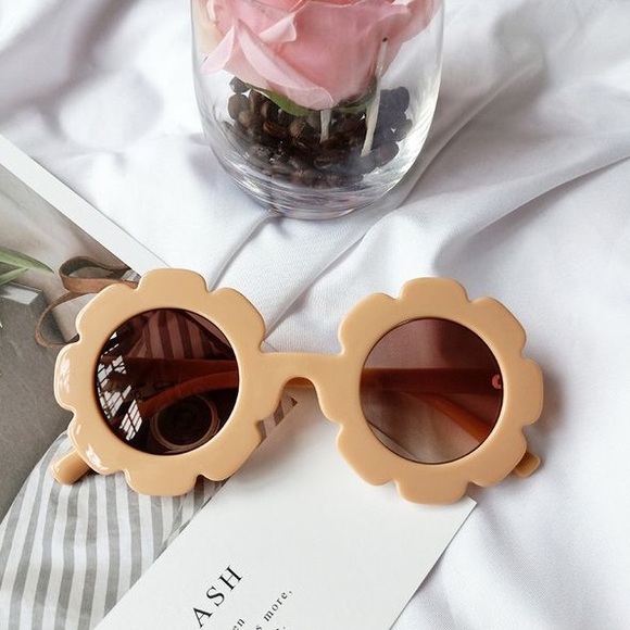 🐝 Kids Flower Child Sunglasses (fits 1-6 year old) - Picture 5 of 11